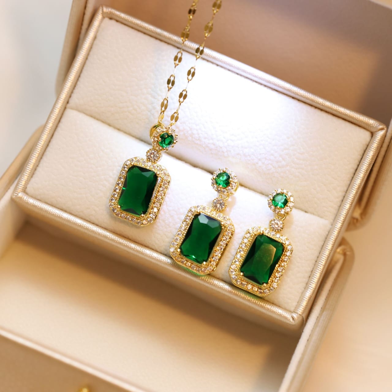 Green necklace earrings set