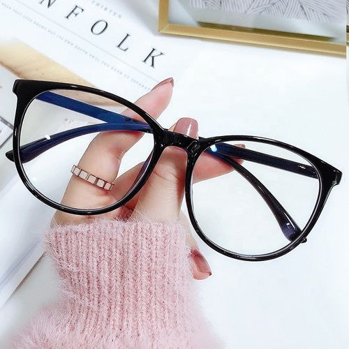 Fashionable Black Glasses