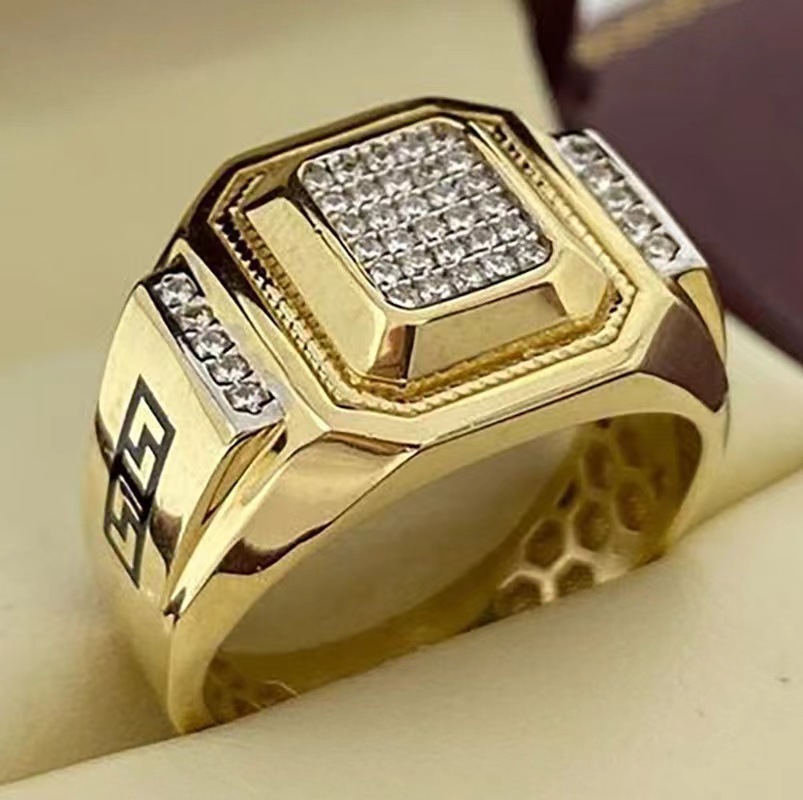 Men Luxurious ZigZag Gold Ring