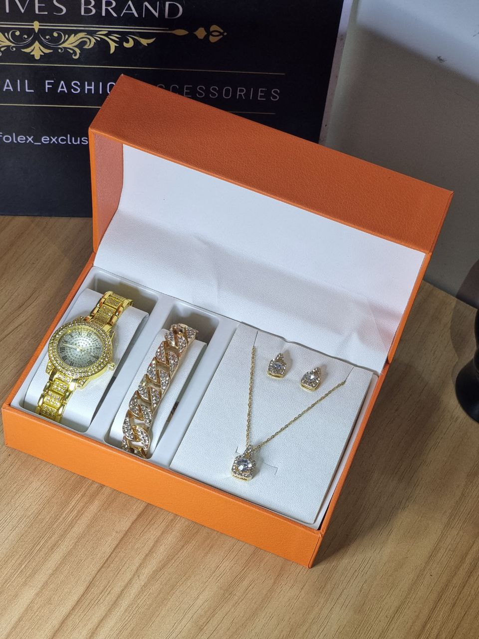 Luxury Women Gold Wristwatch Earrings Set