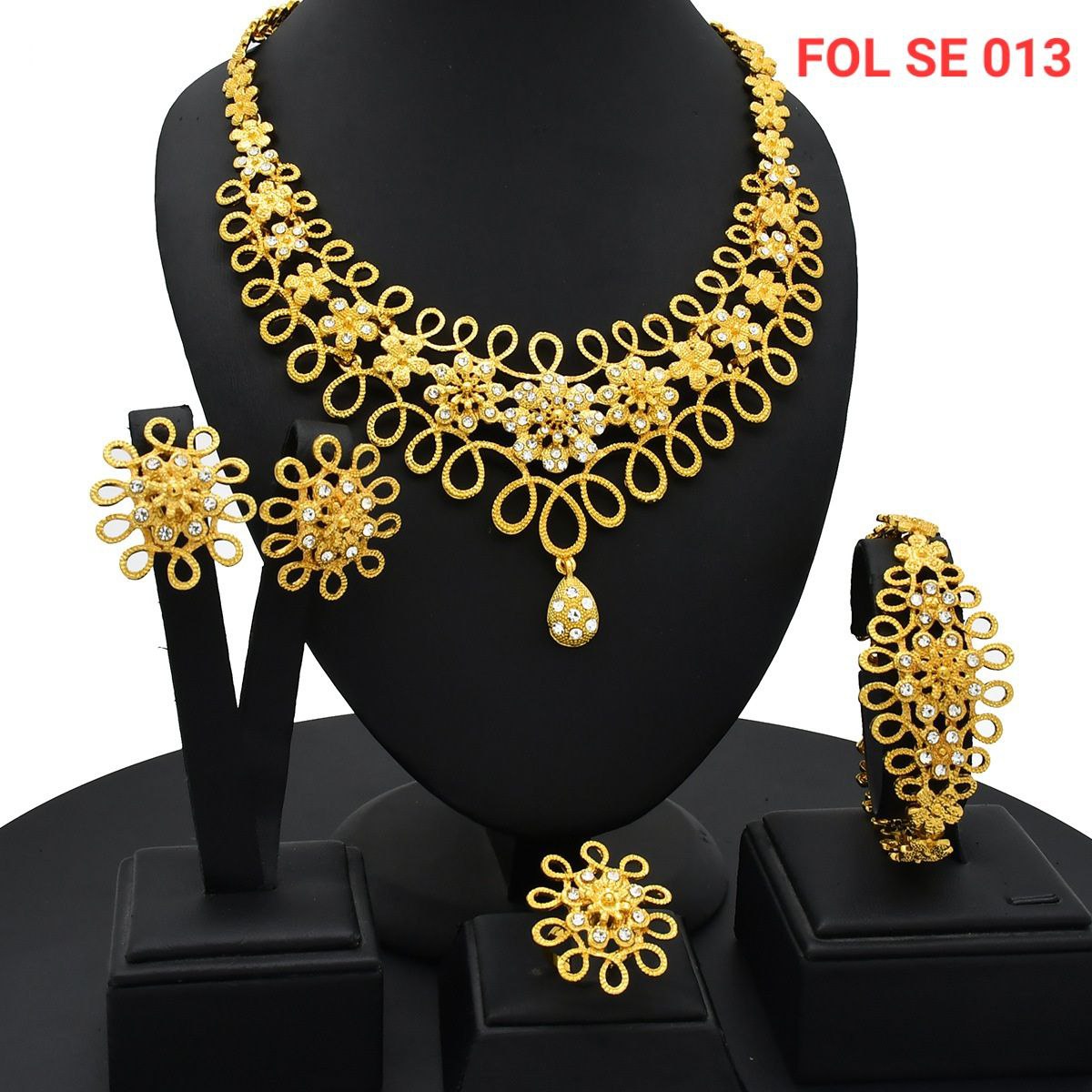 Exquisite Gold Jewelry Set